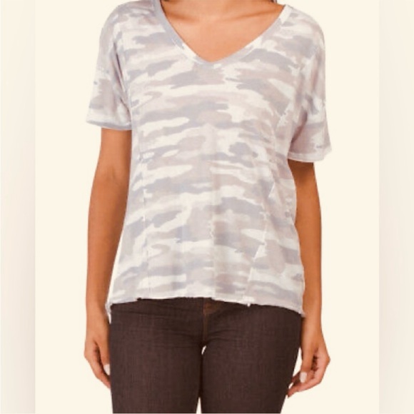 🆕 Lucky Brand Women's V-Neck Camouflage Tee Large - Picture 1 of 9